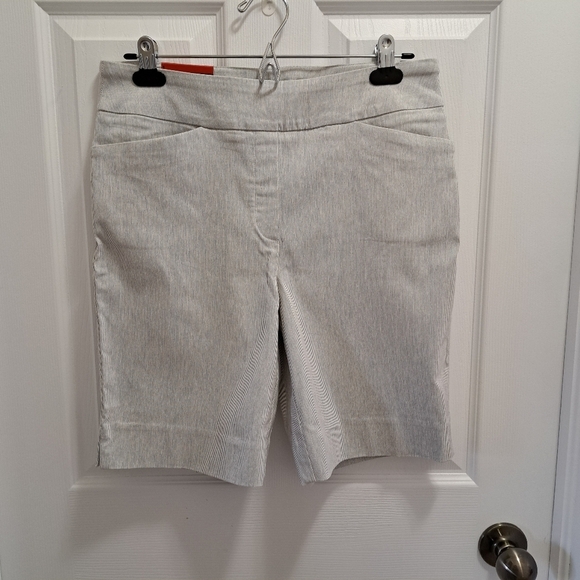 ❤️ Hilary Radley Bermuda Shorts Women's Size 8 Grey Stripe White Stretch - Picture 11 of 11